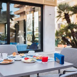 https://fly-deco-hotel.it-romehotels.com